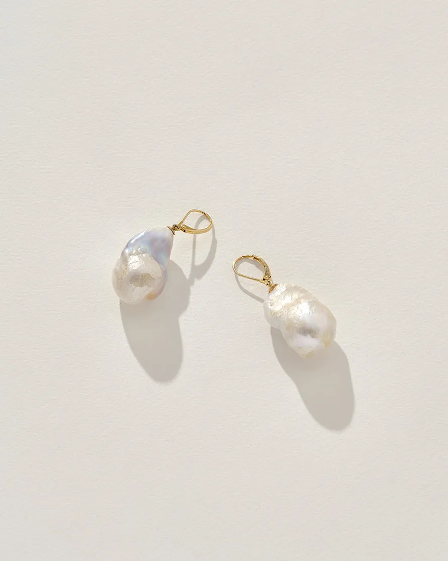 Cocoon Pearl Earrings Gold