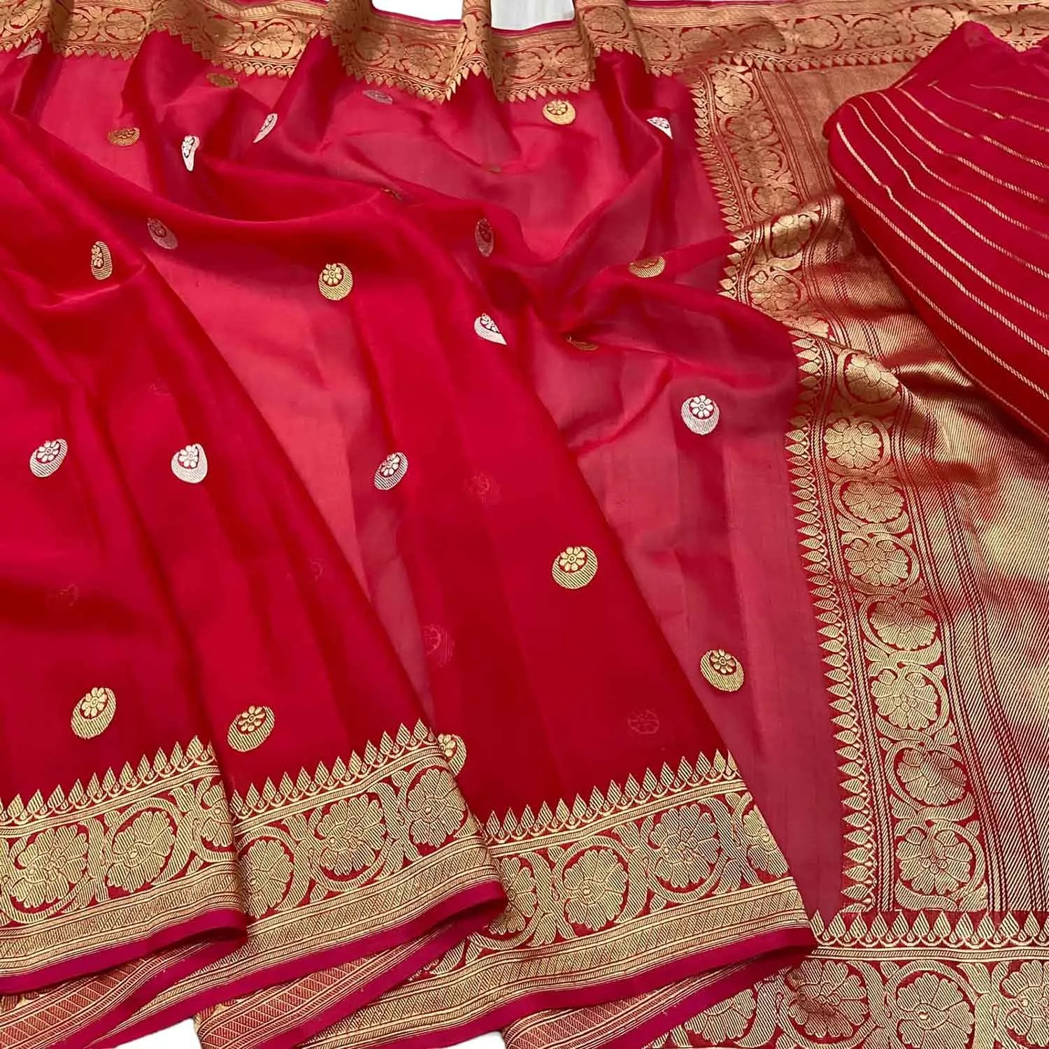 Exquisite Red Handloom Banarasi Pure Kora Silk Saree